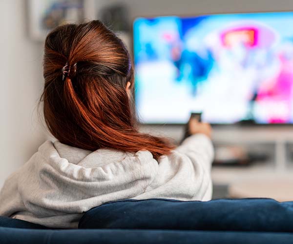 Cable Buying: A Game of Reach and Frequency